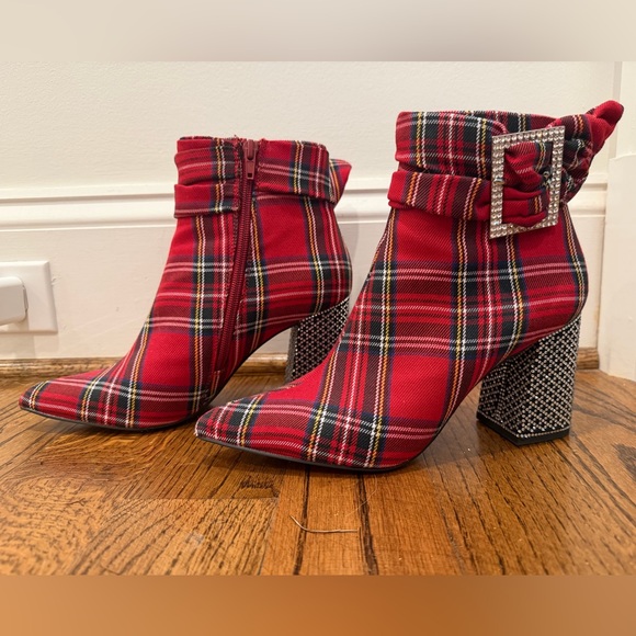 Betsy Johnson Plaid Booties - like new! - Picture 1 of 9
